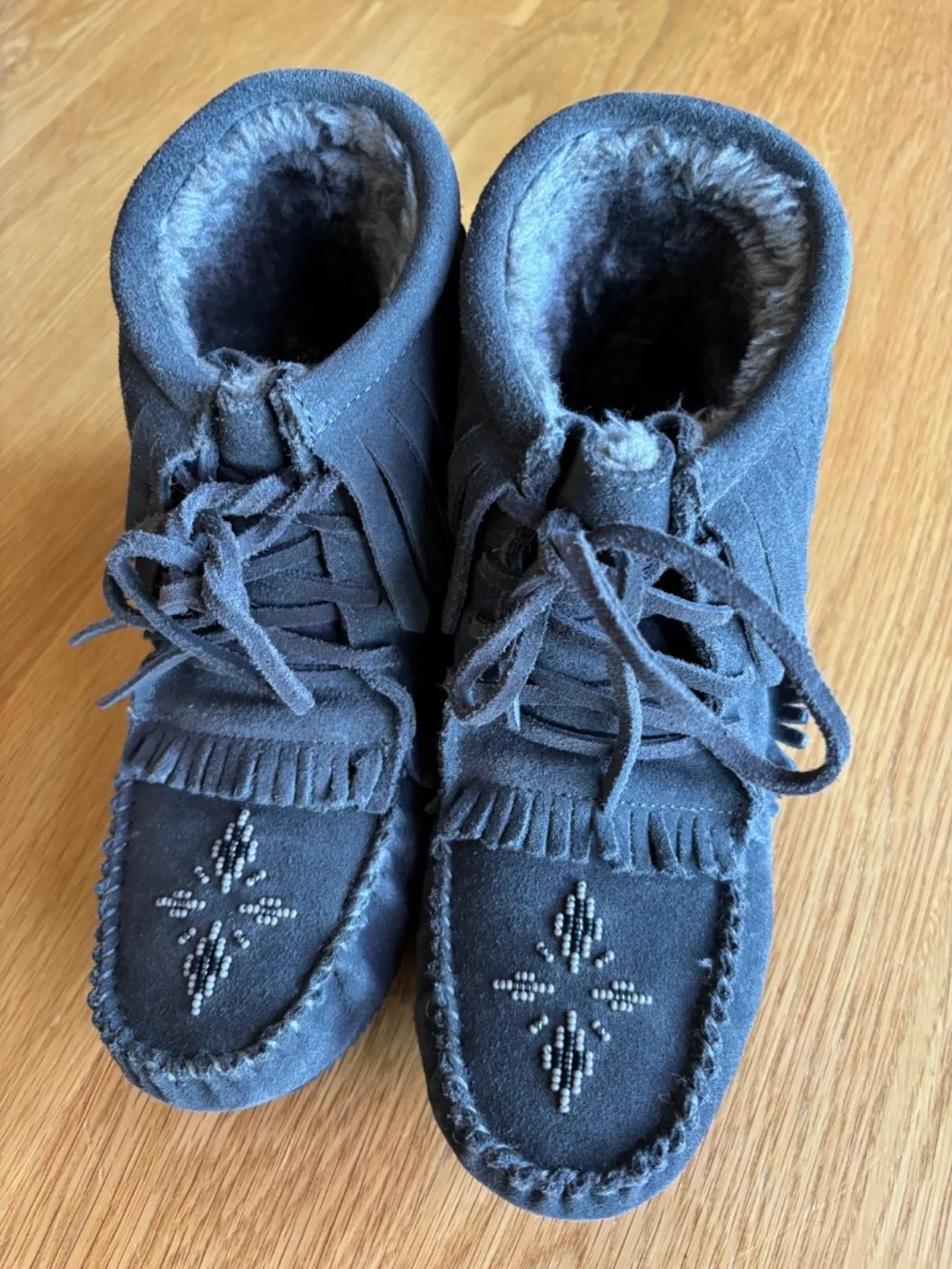 Manitobah Mukluks grey suede